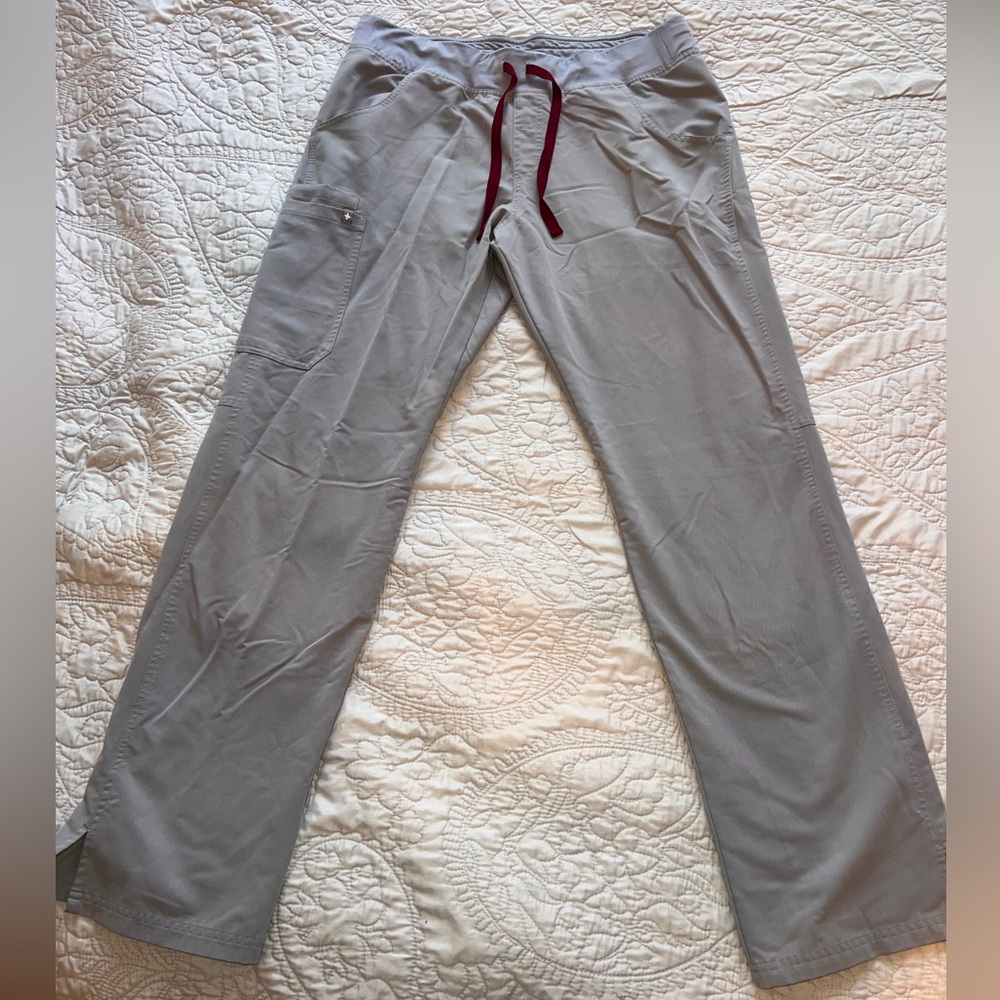 FIGS Women’s Cement Kade Cargo Scrub Pants; Size L Tall